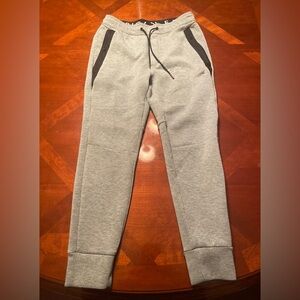 American Eagle Joggers Size Small Grey